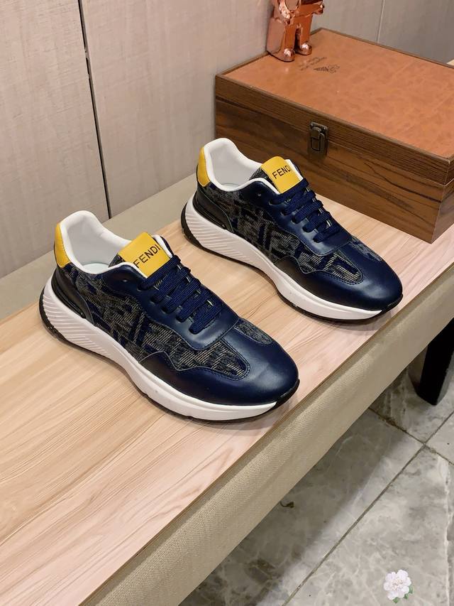 新款: 厂价 芬迪Fendi* 最新爆款休闲鞋，顶端品牌 奢侈～代购，顶级～质量。 鞋面選用进口透气牛皮搭配布材质透气羊皮垫脚 精细做工。原版个性时尚柔软橡膠耐
