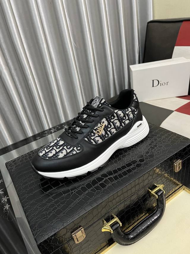 Dior 迪奥 正规码数: 38-44 休闲鞋 商品材料：精选 牛皮鞋面，舒适羊皮内里；原厂特供大底；3色可选
