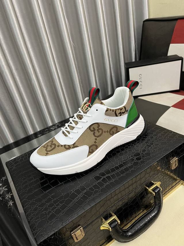 Gucci 古奇 男士最新小白鞋系列休闲便鞋！官网1：1打造。鞋面:采用进口牛皮，电绣搭配内里:采用优质头层猪皮柔软舒适。挑剔的选料精致的做工给您最好的享受码数