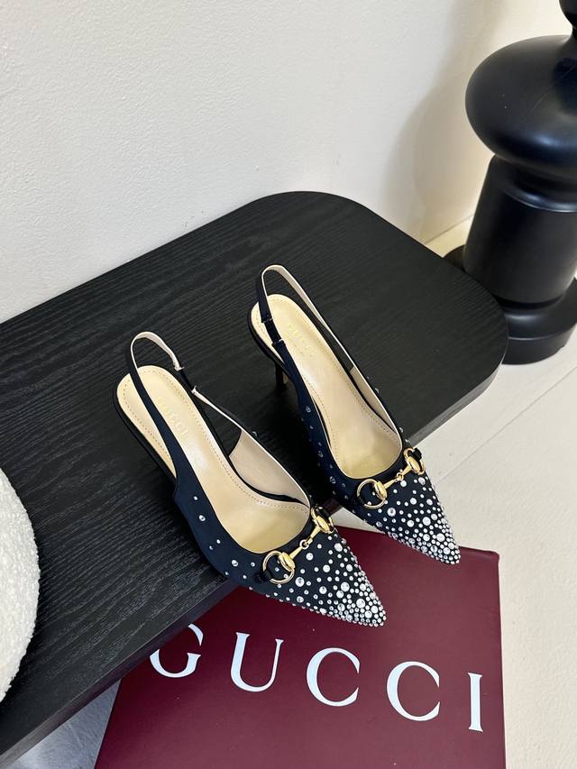 Gucci 古驰系列高跟女鞋 原版1：1开发，精心调制的鞋楦，皮料 特殊材料按原版开发.扣件细腻到无可挑剔！ 鞋面：豹纹丝绸 内里：羊皮 大底：真皮大底 码数：