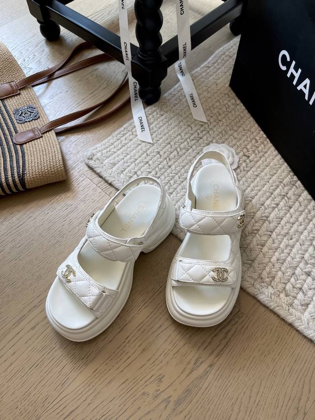 Chanel 25P新款厚底魔术贴！ 顶级版本！抢先发售 要高货的找我 鞋面羊皮 垫脚羊皮 原版五金钻扣！ 码数：34-41 34 40 41不退换