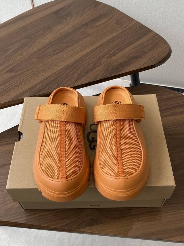 Ugg25Ss 新款 勃肯 包头拖 这个品牌我就心动了 代购找很久才买到货，真的一鞋难求，真的超级好看，姐妹们给我冲 面料：原版布料开模 大底：一体成Mo Ld