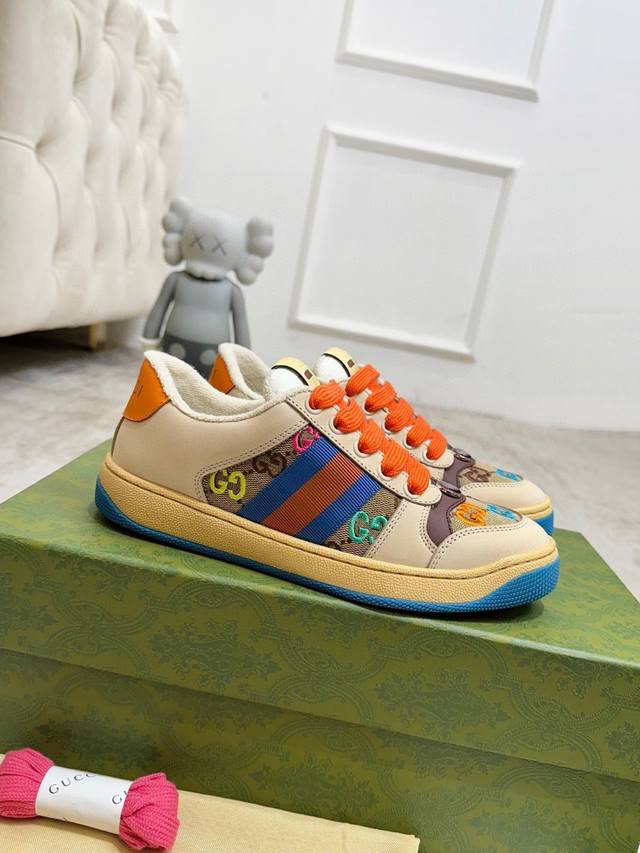 Gucci 全新升级Gucci小脏鞋情侣款 早春新款 Gg系列做旧休闲小脏鞋走秀款 原版开发代购级别版本 金属双G水晶圆柱形标 Gucci原版纹织带 专属擦色牛