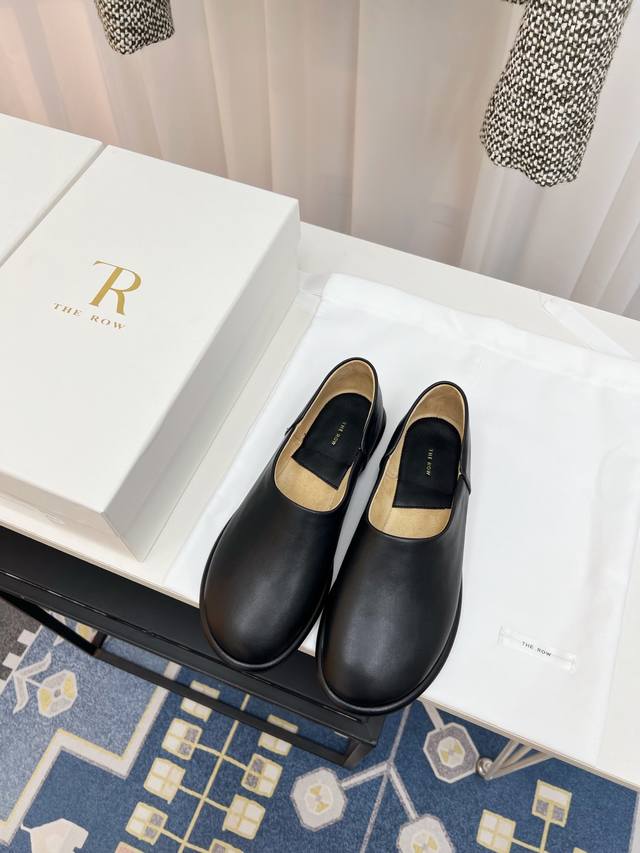 The Row_新款复古乐福鞋 新款The Row乐福鞋，第一眼看到这个鞋子就爱上了，带点复古味随意搭配都好看！各大网红博主都在穿它，前后无港宝，整个鞋子非常柔