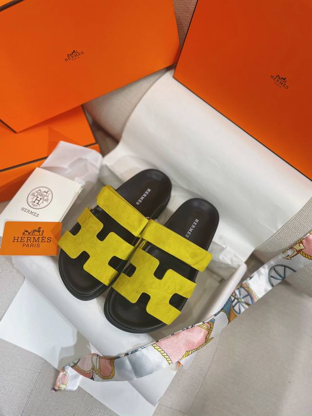 上新Herme* H家经典款爱马*Chypre二舅鞋H型魔术贴平底凉鞋拖鞋 Zp购入，顶级原单品质，市面最高版本，出厂价Pp批 鞋面：进口头层牛皮 山羊皮，垫脚