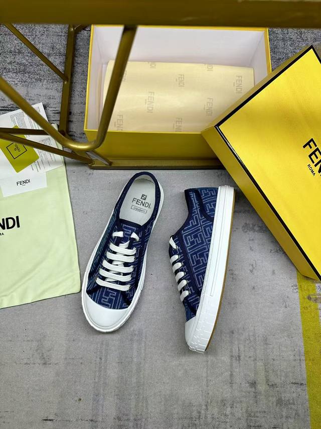 最新火爆款 Fendi Domino运动鞋-全新必备款型！轻松、舒适、时尚且百搭。蓝色棉质牛仔面料效果Ff提花图案面料，饰有同色系罗缎边饰，原版开模大底 ，女码
