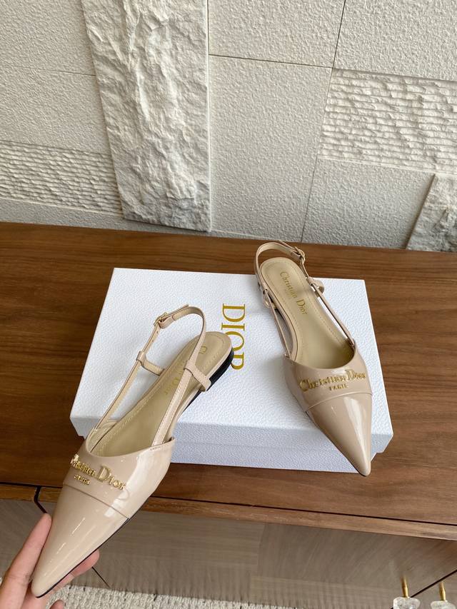 顶级版本: : 级 Dior 迪奥 25Ss 春夏新款 迪奥 My Boy 尖头 平底 高跟鞋 单鞋 小猫跟 后空 凉鞋 这款My Dior 高跟鞋是二零二五春