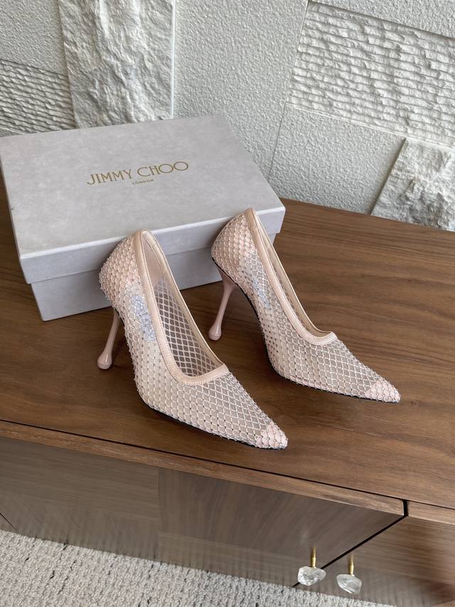 顶级版本 Jimmy Choo 25Ss 春夏新款 菱形纱网 水晶钻 单鞋 高跟鞋 Jimmy Choo 春夏重逢惊艳 凸显与生俱来的时尚美学，是极具代表性的夏