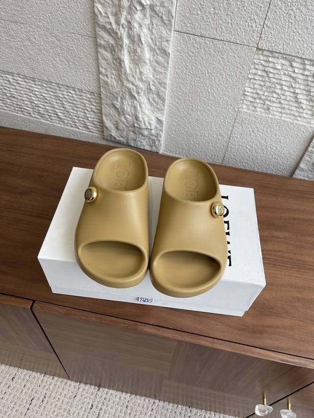 顶级版本: Loewe 罗意威 25Ss 春夏新款 泡泡 沙滩鞋 凉拖鞋 罗意威 Foam Pebble 凉鞋 原版购入复刻开发做货，泡沫橡胶凉鞋，搭配闪亮金属