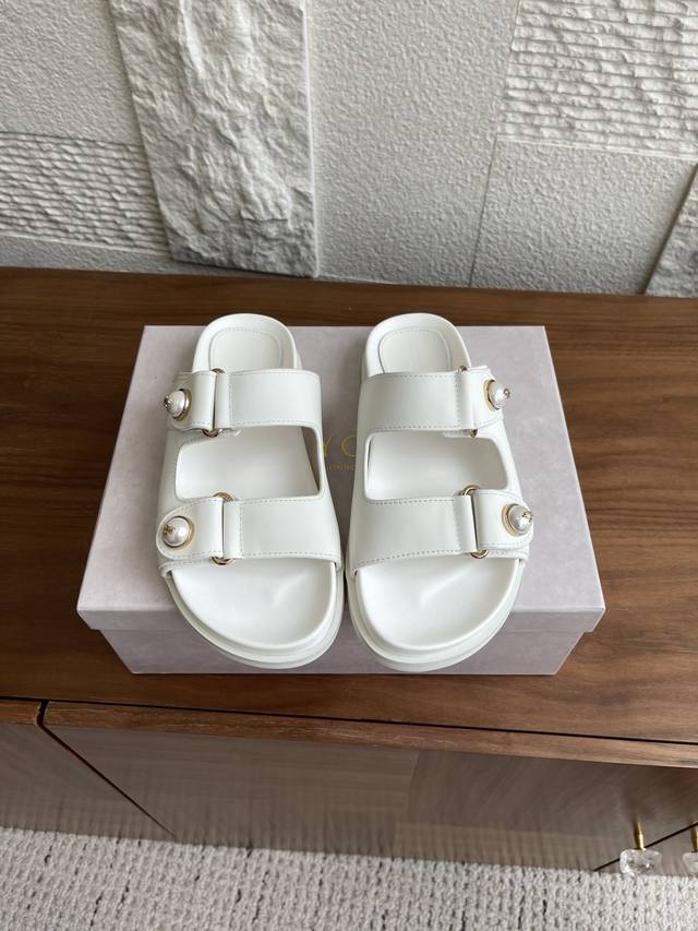 顶级版本: 拖鞋: Jimmy Choo 吉米周 25Ss 夏季新款 明星同款 珍珠扣平底 凉鞋 拖鞋 沙滩鞋 明星同款Jimmy Choo Fayencesa