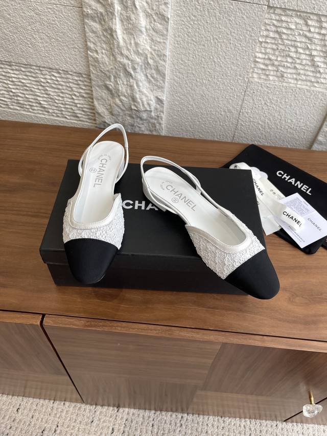 顶级版本: Chanel 香奈儿 2025B 夏季新品 牛仔 毛昵后空 凉鞋 拖鞋 单鞋 Chanel Slingback 经典中空拼色 粗跟凉鞋 水钻毛呢 条
