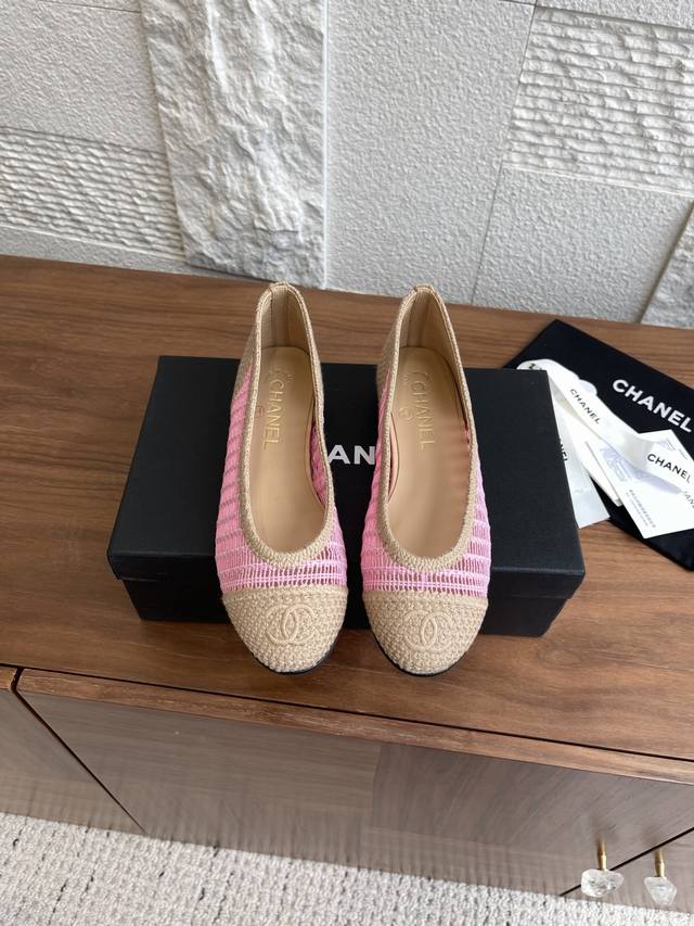 顶级版本: Chanel 香奈儿 25P 夏季新品 拉菲草 编织面 鞋头电绣双C 单鞋 芭蕾舞鞋 Chanel 小香C家 2025P新品人气王编织鞋一双闭眼入的