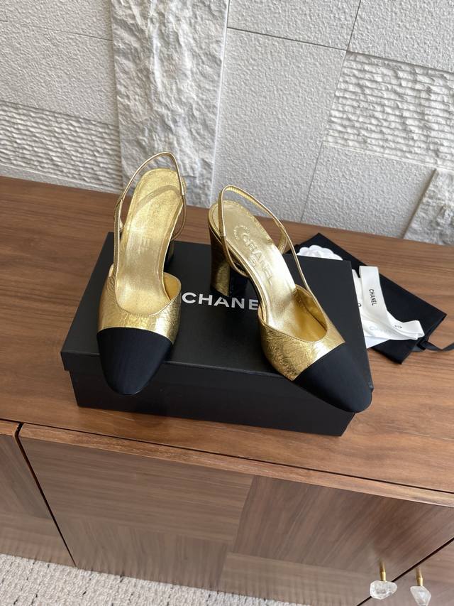 顶级版本: Chanel 香奈儿 2025B 夏季新品 金属羊皮 后空 凉鞋 拖鞋 单鞋 Chanel Slingback 经典中空拼色 粗跟凉鞋 水钻毛呢 条