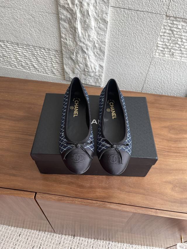 顶级版本: Chanel 香奈儿 25Ss 春夏新款 蝴蝶结 电绣 双C 牛仔布 菱格 芭蕾舞鞋 Chanel 小香 经典中空拼色 菱格 水钻毛呢 条纹系列，清