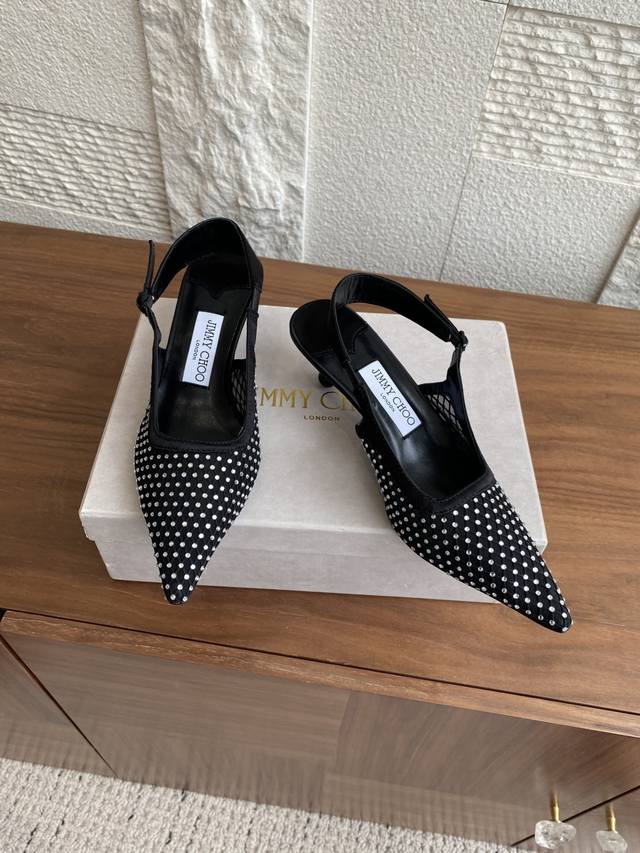 顶级版本: Jimmy Choo 吉米周 25Ss 春夏新款 尖头 网纱烫水晶钻 滴跟 高跟鞋 Amel 50 系列高跟鞋，隽雅露跟鞋廓形，配以现代感滴跟和方形