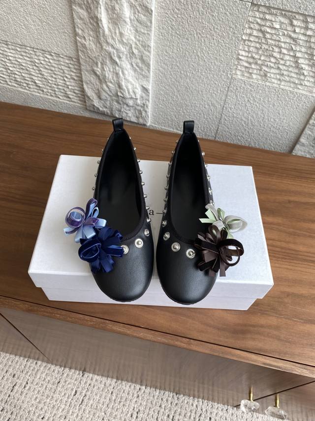 顶级版本: Paloma-Wool 小众品牌 2025 春夏新款 Diy 花朵 铆钉 平底玛丽珍 芭蕾舞鞋 单鞋 Paloma-Wool可随心替换Diy的一款