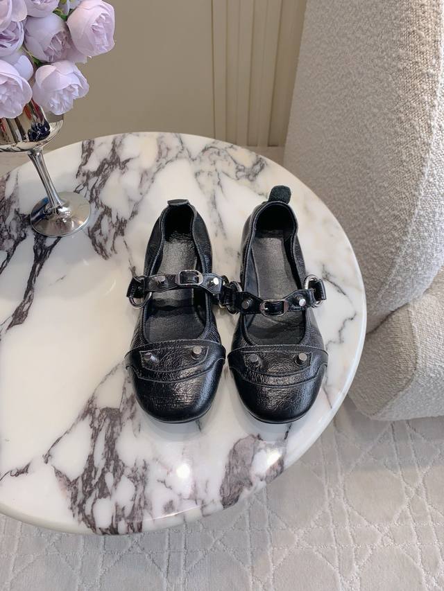 出厂价P Balenciag*新款铆钉机车玛丽珍鞋 甜酷Girl的最爱 上脚真的太辣了 辣妹必备 鞋面牛皮 原版开模五金 内里垫脚羊皮 原版开模大底 尺码35-