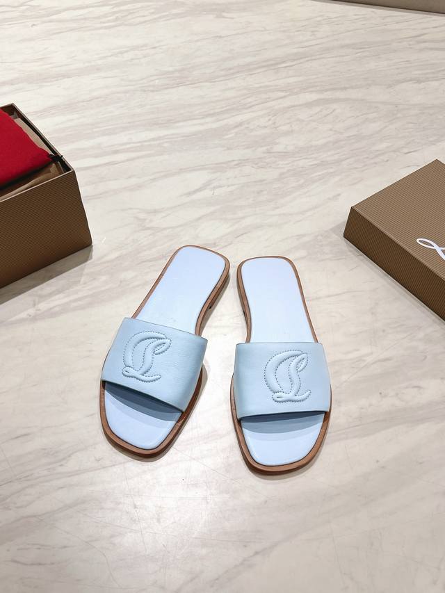 顶级版 原版盒 Christian Louboutin 2025S原版开模一比一开模Cl休闲一字平底拖鞋 材质：头层高光小牛皮 内里：粒面珠光羊皮里 大底：原版