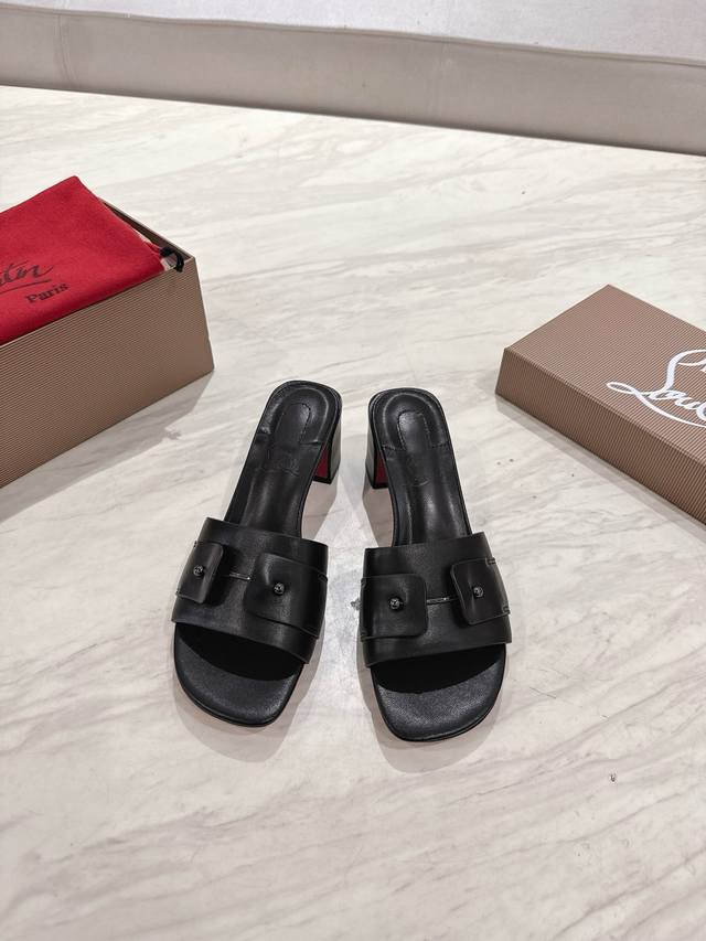 顶级版 原版盒 Christian Louboutin 2025S原版开模一比一开模Cl休闲一字平底拖鞋 材质：头层高光小牛皮 内里：粒面珠光羊皮里 大底：原版