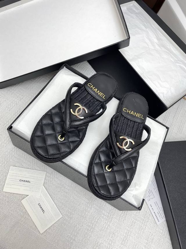 Chanel香奈儿25Ss新款双C草编夹趾拖鞋 一秒入夏重工极品西欧系列Chael 小香 Bling Bling超闪一字拖 今年Chnel 必入的一款编织拖鞋