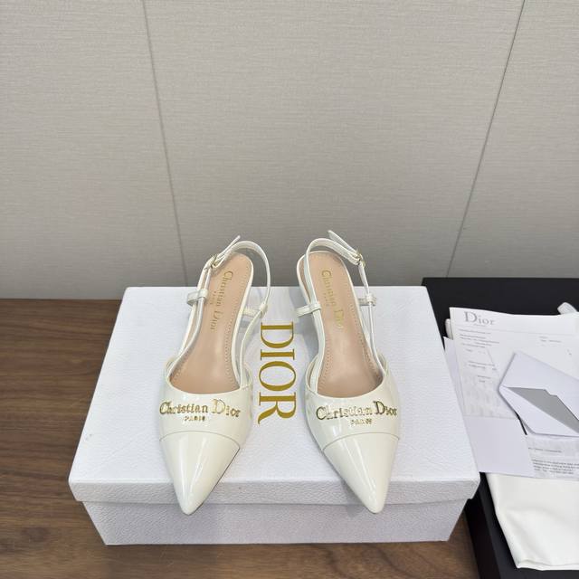 顶级品质！Dior迪奥2025春夏尖头凉鞋 高版本 迪奥25Fw新品尖头 凉鞋经典标志性电绣菱格鞋面！高级感满满！D家这一季的芭蕾舞平底鞋，舒适度极佳 上脚舒舒