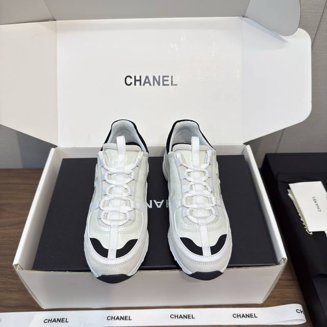 Chanel香奈儿25A 新款 厚底 休闲运动鞋 顶级版本 原版购入开发 做货 小香这季休闲款运动鞋 刷爆小红书 Ins。各种社交平台，疯狂爆发！经典设计 鞋面