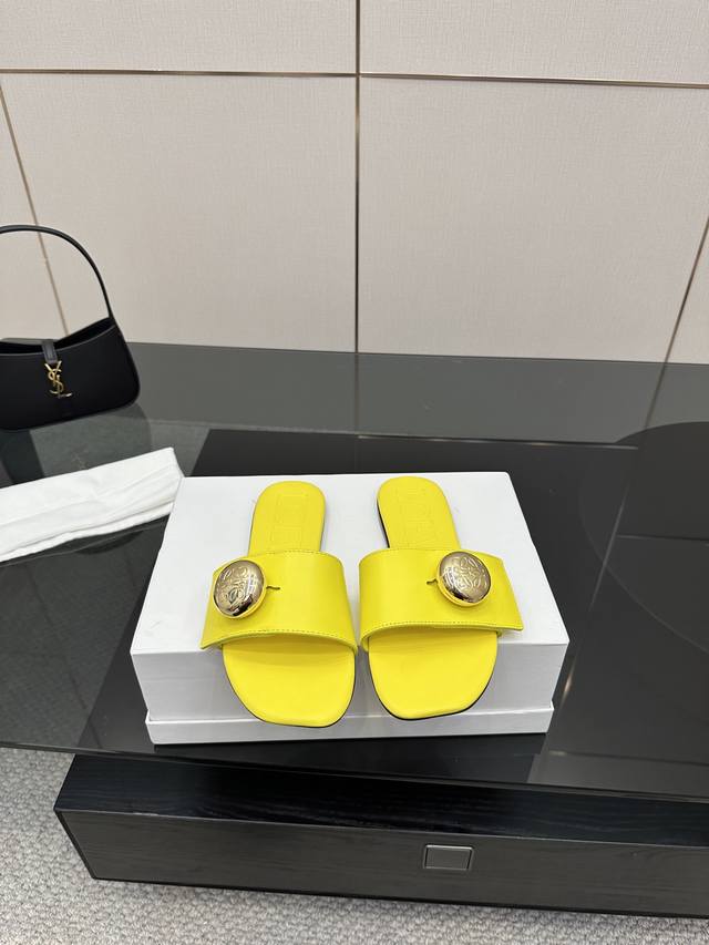高版本出厂 Loewe 罗意威2025 Ss新品复古风平底沙滩拖鞋～小红书、外网火爆款 最近大热的一款拖鞋 超级可爱 时髦精绝对不能错过的必入款，没有任何繁杂装