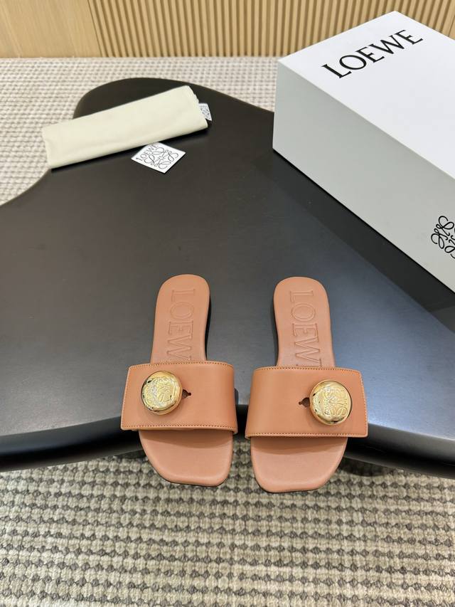 Loewe 25季春夏新款 七色任选。码数35-43 全套原版翻盖盒 真皮底加40