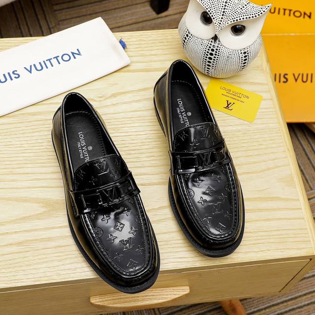 Louis Vuitton 里 路易威登 新款男士休闲商务皮鞋官网原版复制，鞋面采用进口官网1:1材料制作意大利牛皮面，水染内里绝非一般的工艺制造，大厂工艺流程