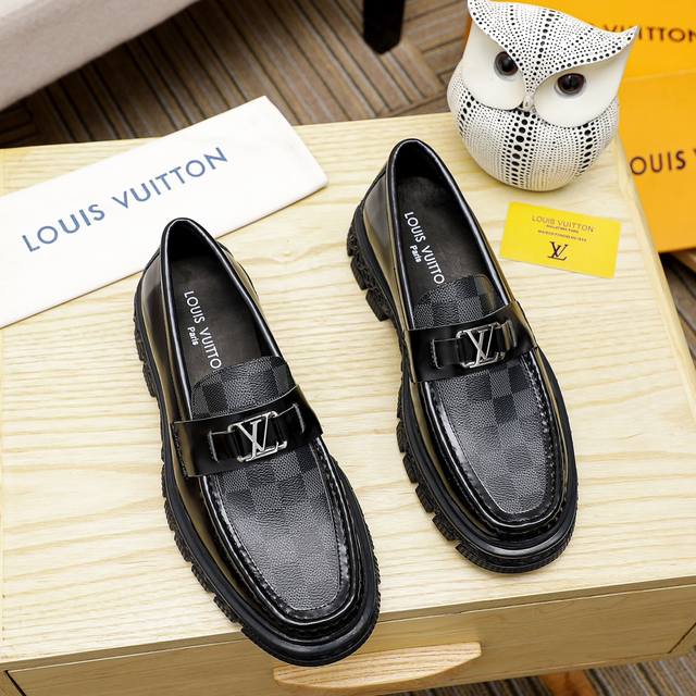 Louis Vuitton 里 路易威登 新款男士休闲商务皮鞋官网原版复制，鞋面采用进口官网1:1材料制作意大利牛皮面，头层内里绝非一般的工艺制造，大厂工艺流程