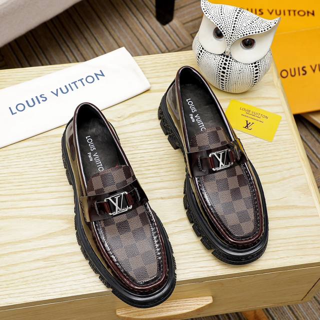 Louis Vuitton 里 路易威登 新款男士休闲商务皮鞋官网原版复制，鞋面采用进口官网1:1材料制作意大利牛皮面，头层内里绝非一般的工艺制造，大厂工艺流程