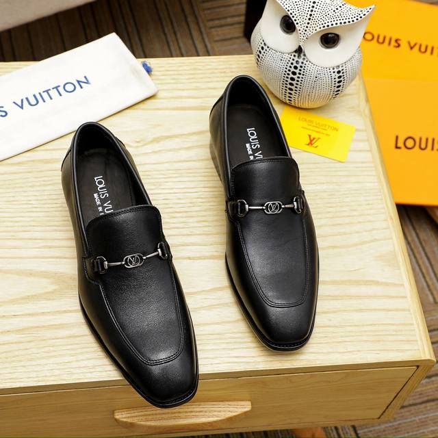 Louis Vuitton 里 路易威登 新款男士休闲商务皮鞋官网原版复制，鞋面采用进口官网1:1材料制作意大利牛皮面，高端内里绝非一般的工艺制造，大厂工艺流程