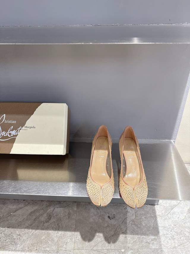 高跟款！Cl X Mm6 Maison Margiel* 25新款分趾红底鞋高跟鞋 漆皮 网面水钻款 Maison Margiela 与 Christian L