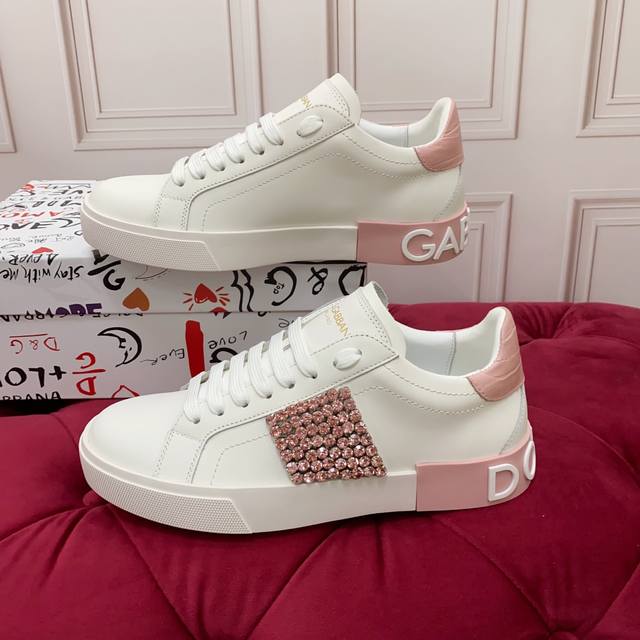 女款340 男款 定做 高端版本 高质量 品牌大底Dolce & Gabbana 2025新款 高端质量 独家精工定制上市 品牌字母工艺点缀绝美奢华闪耀 精湛的