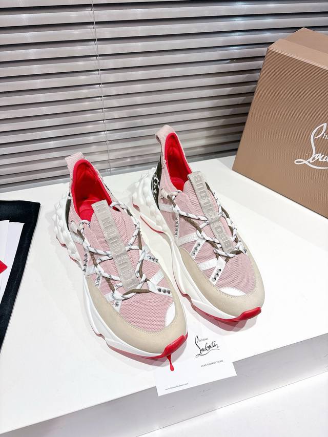 Tralinrun跑步运动鞋 顶级版定制 2025 Trailnrun运动鞋的灵感来自越野跑的世界，它融合了多种材质。这款Albatre白色和Rockie灰色的