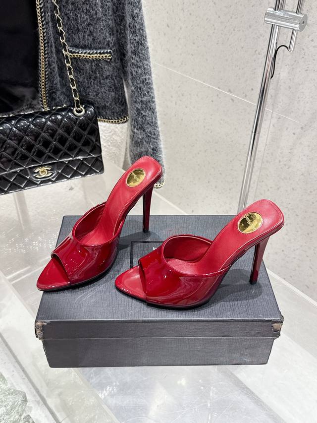 Saint Laurent 圣罗兰 Ysl 新款高跟凉鞋拖鞋 原版套楦 顶级品质 鞋面：牛漆皮 垫脚：进口羊皮里 大底：真皮大底 跟高：10Cm 码数：35-3