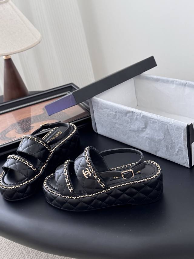Chanel 25C春夏新款全系列链条拖鞋 全系列首发 专柜有的我都有！ 高版本高品质 鞋面牛皮 原版面料 内里羊皮 真皮大底 Size:35-39 其他码数定