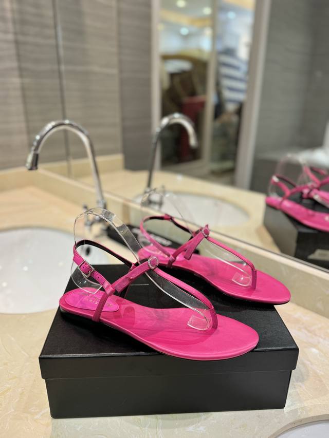 Saint Laurent 圣罗兰 夏日清凉爆款，闪亮登场！ 进口真丝+开模钻扣+意大利真皮大底。 平底凉鞋 颜色:粉色，蓝色，黑色 Size:35-40 40