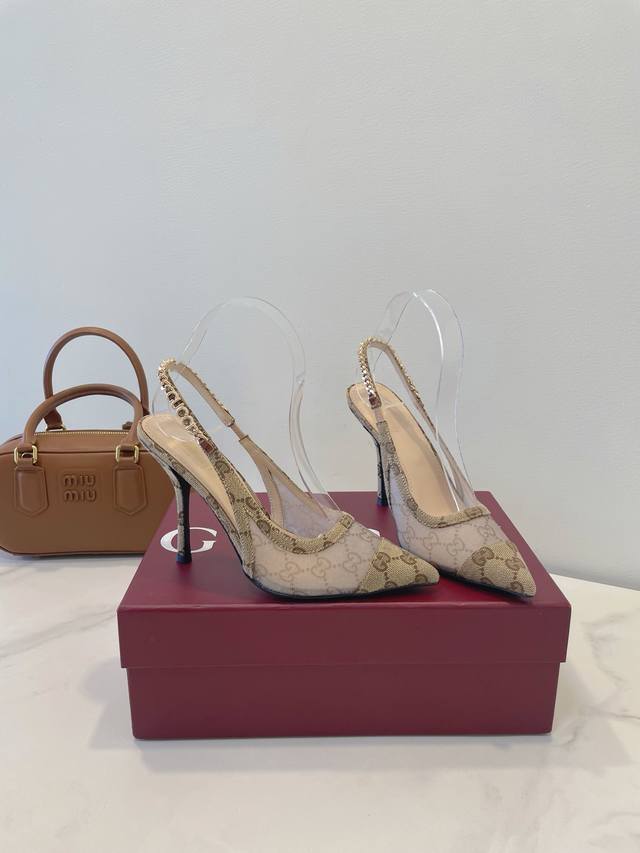 Gucci 古奇 2025Ss新款凉鞋，每个细节皆经过精心细致打造 面料：网纱 品牌布艺 内里：高端定制羊皮 大底：意大利进口真皮大底 尺码：35-40 跟高1