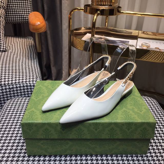 Gucci 古奇 2025Ss新款凉鞋，每个细节皆经过精心细致打造 面料：漆皮 金属皮 内里：高端定制羊皮 大底：意大利进口真皮大底 尺码：35-40 绿盒标准