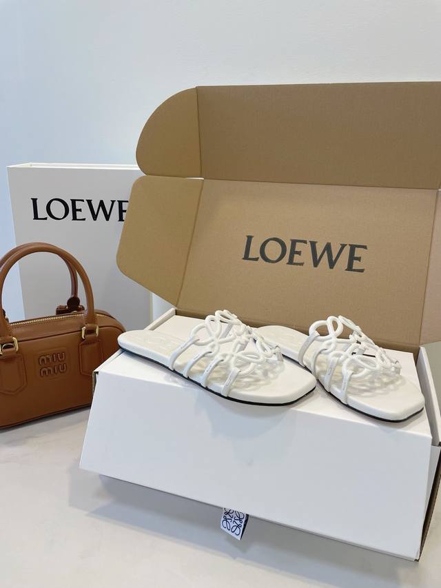 Loewe 罗意威 火爆整个夏季众多网红必备懒人鞋 精美复刻，时尚魅力，大秀造型，最新工艺品，匹配意大利进口真皮大底 尺码 Size 35-40 原盒包装配件&