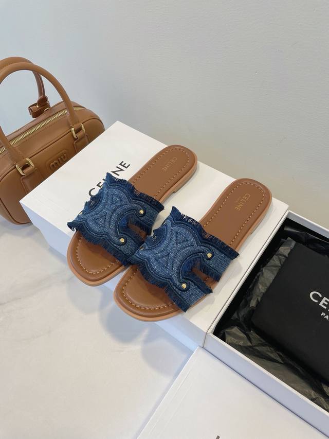 开启度假模式 Celine 赛琳 夏日编织艺术品，保留了材质最纯粹的本色与质地 爆款凯旋门拖鞋，法式慵懒焊脚上，疯狂心动呀！贵气从脚尖漫出～秒变氛围感美人，这次