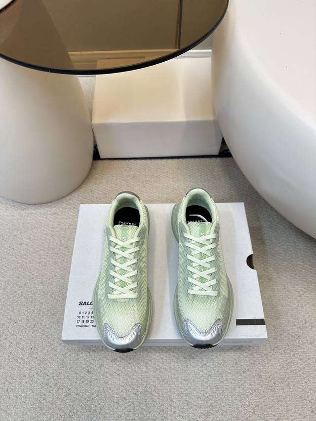 Mm6Salomon马吉拉联名萨洛蒙出品.王炸情侣款 网纱特料休闲运动鞋！ 原版开发！顶级版本！ 根据人气经典款Xt-4创新结构设计的Mule.添加Mm6签名式
