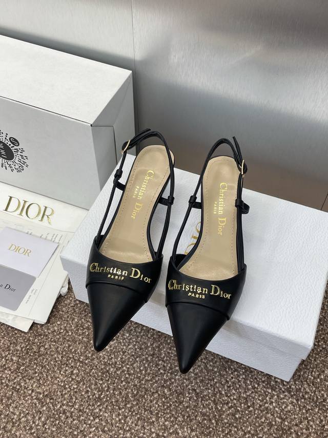工厂P价P 迪奥 2025春夏高定系列新款 My Dior 低跟尖头女鞋 Cd字母Logo五金扣细跟后空凉鞋 材质：进口开边珠牛皮 小牛皮 环保透气科技面料+水