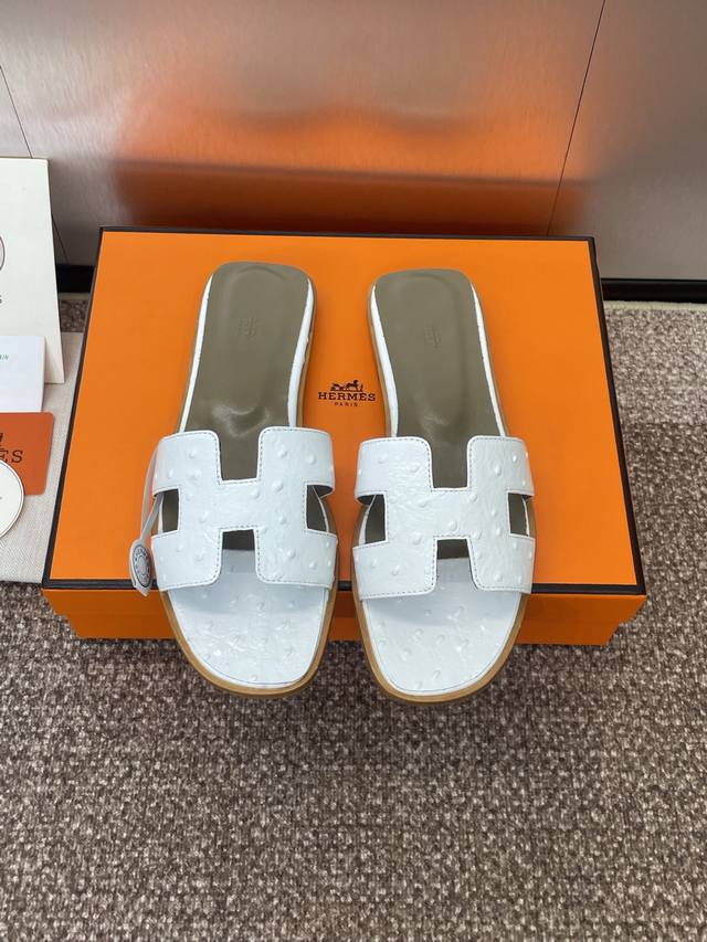工厂P价P 爱马仕 Hermes 春夏经典款 Oran 拼色工字拖女鞋 H家平底圆头露趾果冻色凉拖鞋 材质：进口鸵鸟皮+水染牛皮内里+意大利真皮大底 Size: