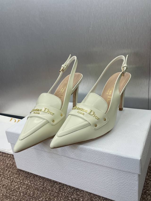 工厂P价P 迪奥 2025春夏高定系列新款 My Dior 高跟尖头女鞋 Cd字母Logo五金扣细跟后空凉鞋 材质：进口开边珠牛皮 小牛皮 环保透气科技面料+水