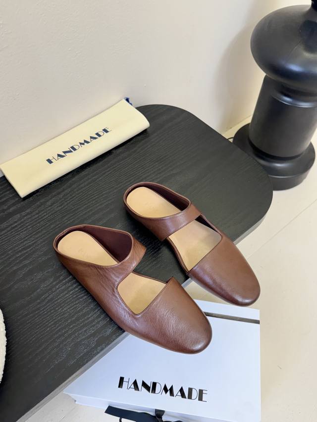 顶级 Handmade独家新品最高版本买手代购1:1完美复刻 平底凉鞋单鞋 原版开模真皮鞋底 原版套楦鞋型很大方 搭配各种风格都轻松驾驭 小短腿的福音 上身瞬间
