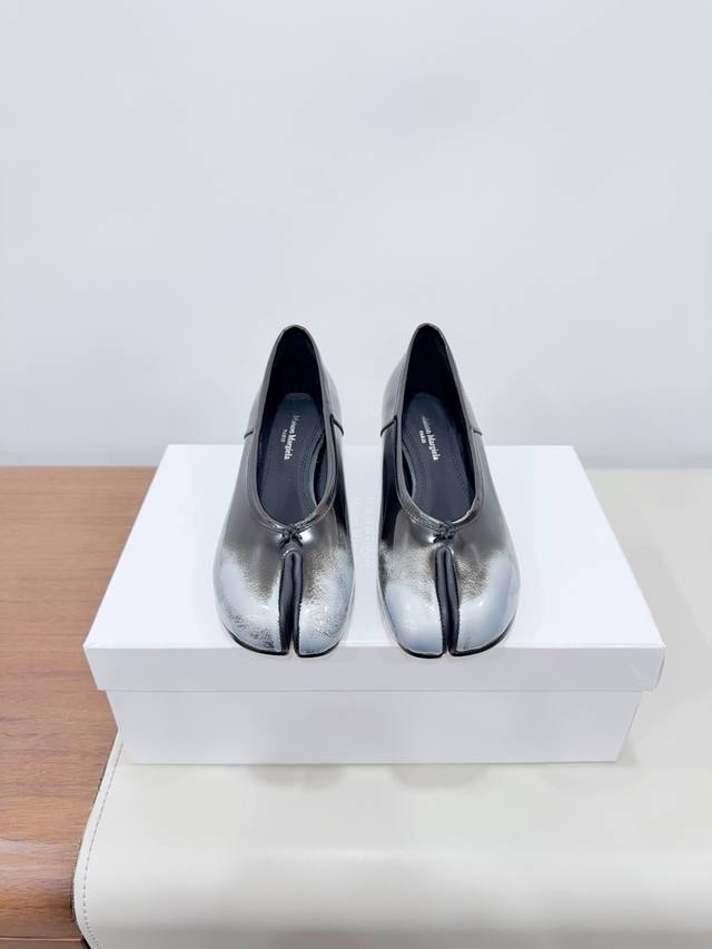 已认证 Maison Margiel*玛吉拉Mm6 独家新品最高版本买手代购1:1完美复刻 猪蹄平底分趾Tabi凉鞋单鞋 原版开模双层真皮鞋底 原版套楦鞋型很大