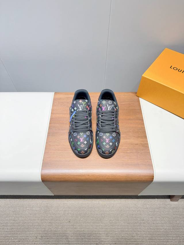 Louis -Uitto- 路易威登 情侣款 休闲 运动鞋 滑板鞋 原版购入开发 做货 本款Lv Traine*运动鞋选用牛皮革塑造繁复鞋面，需要数小时的匠心缝