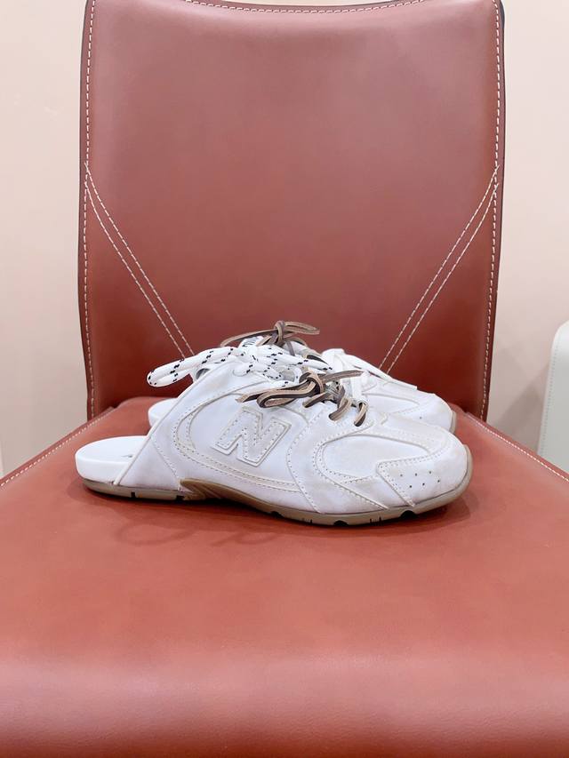 已认证 Miumi* X New Balanc联名款Nb运动鞋半拖系列 Miu Mi*大秀上爆出的这双与New Balanc*联名款运动 球鞋 后全球各大代购官